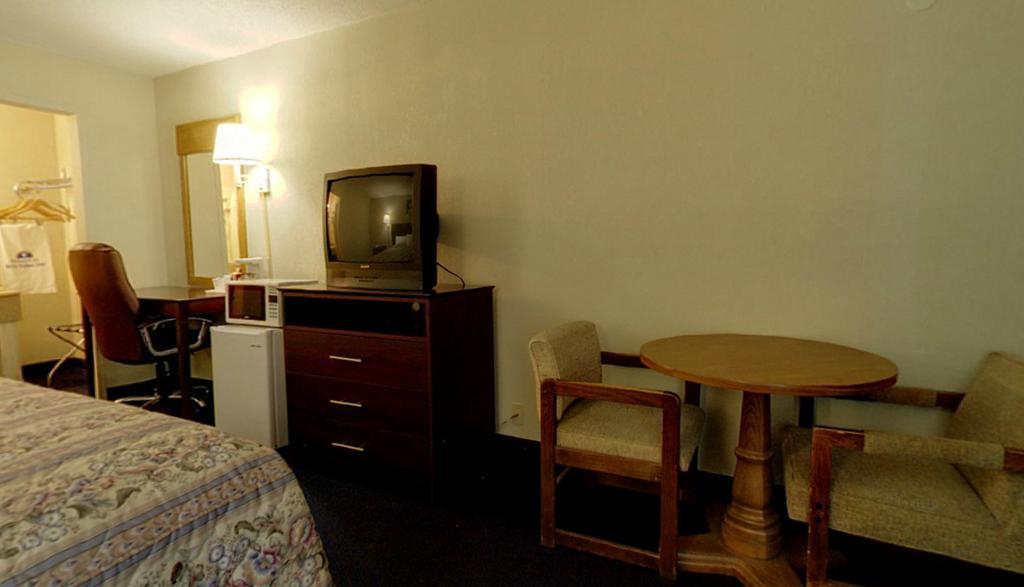 Americas Best Value Inn Newton Ruang foto